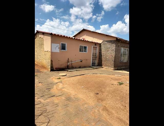 3 BEDROOM HOUSE FOR SALE IN BRAAMFISCHERVILLE